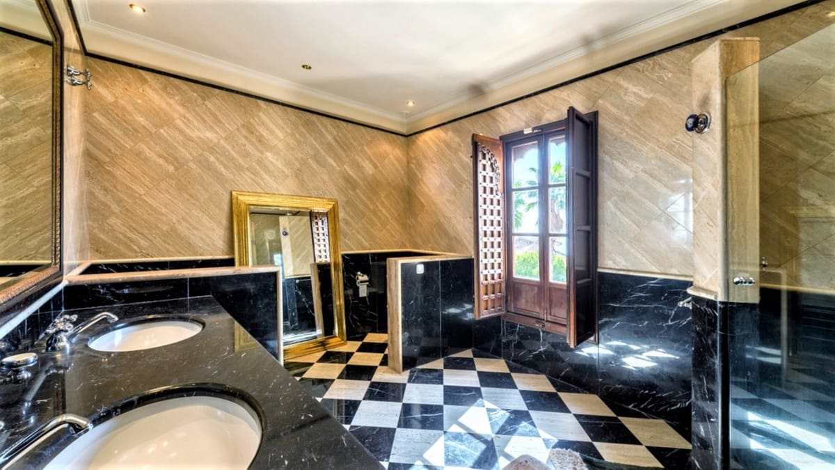 6 sypialnia Willa na sprzedaż w Marbella z basenem garażem - 8 490 000 € (Ref: 9628072)