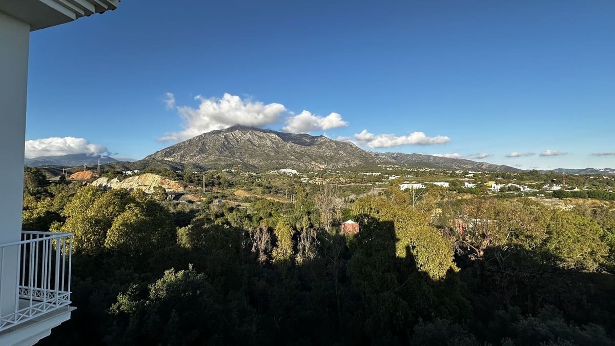 5 camera da letto Villa da affittare in Golden Mile con piscina garage - 17.000 € (Rif: 9628073)