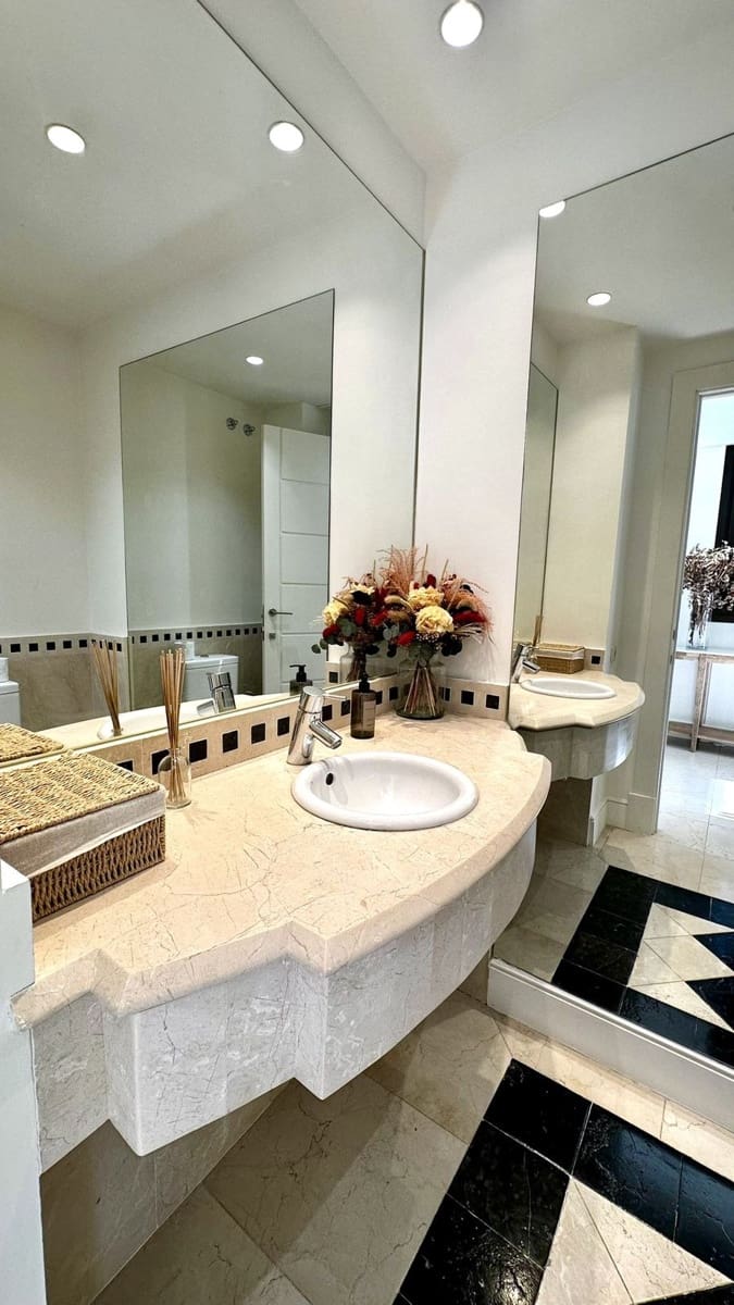 5 bedroom Villa for rent in Golden Mile with pool garage - € 17,000 (Ref: 9628073)