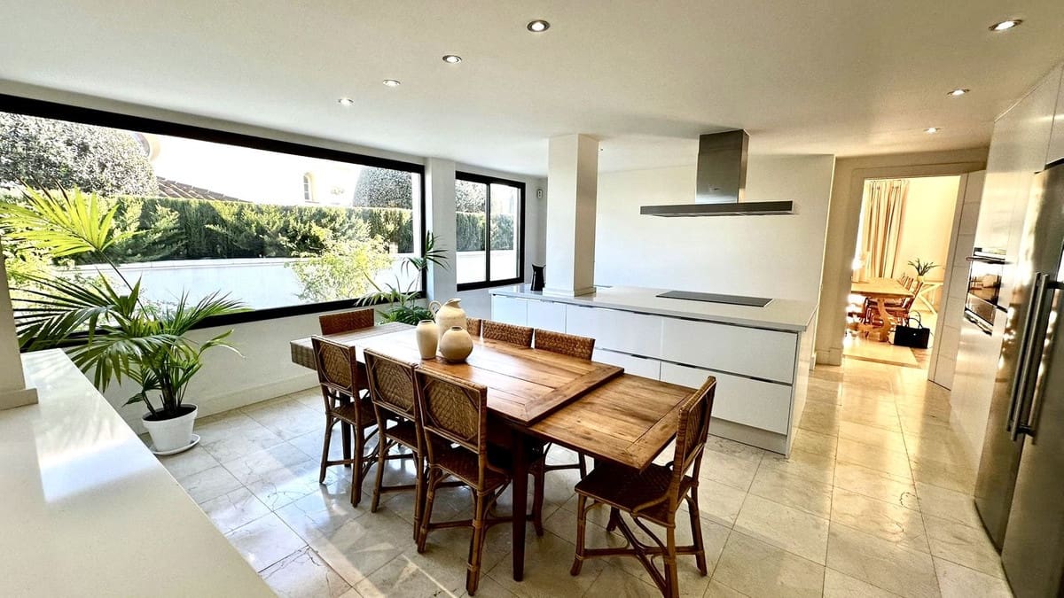 5 bedroom Villa for rent in Golden Mile with pool garage - € 17,000 (Ref: 9628073)