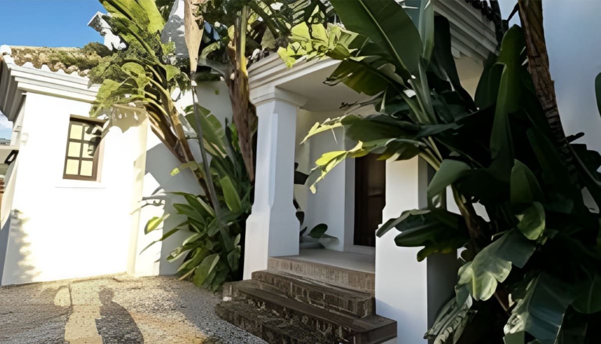 5 bedroom Villa for rent in Golden Mile with pool garage - € 17,000 (Ref: 9628073)