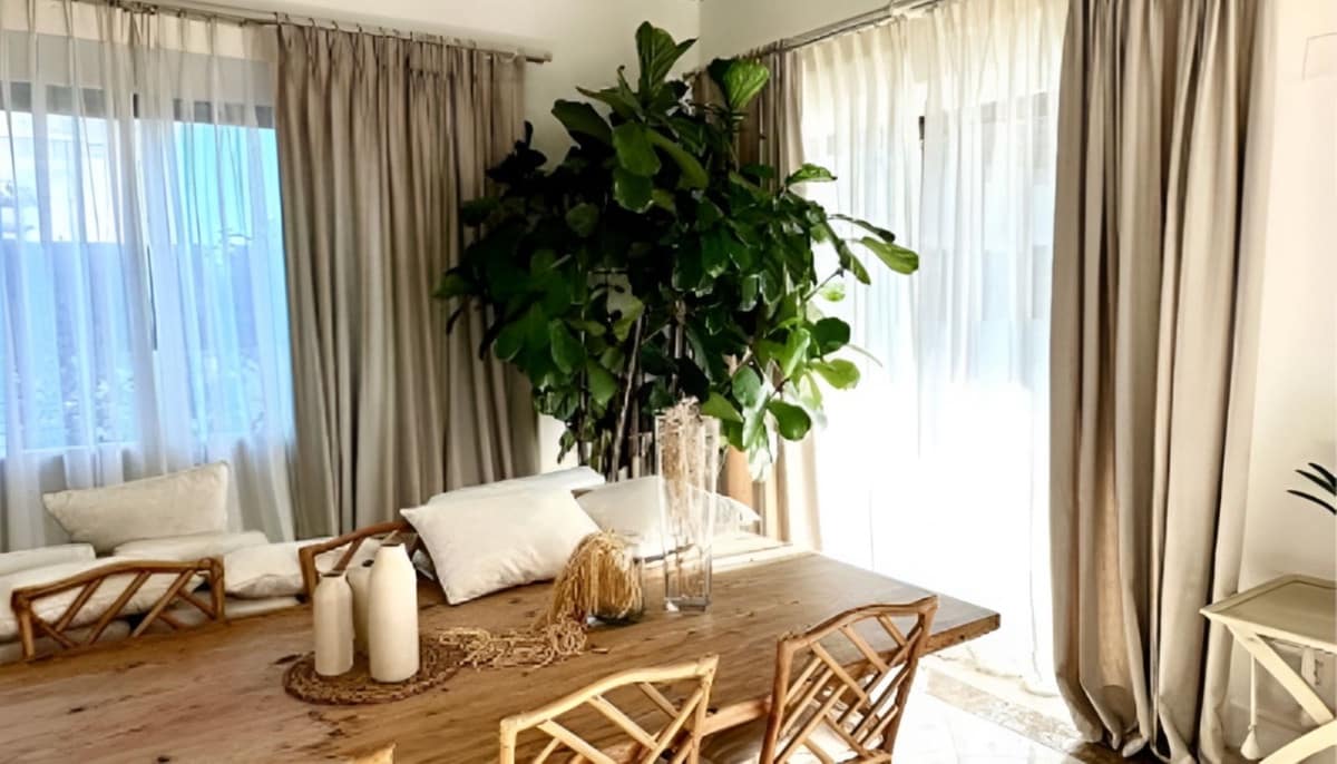 5 bedroom Villa for rent in Golden Mile with pool garage - € 17,000 (Ref: 9628073)