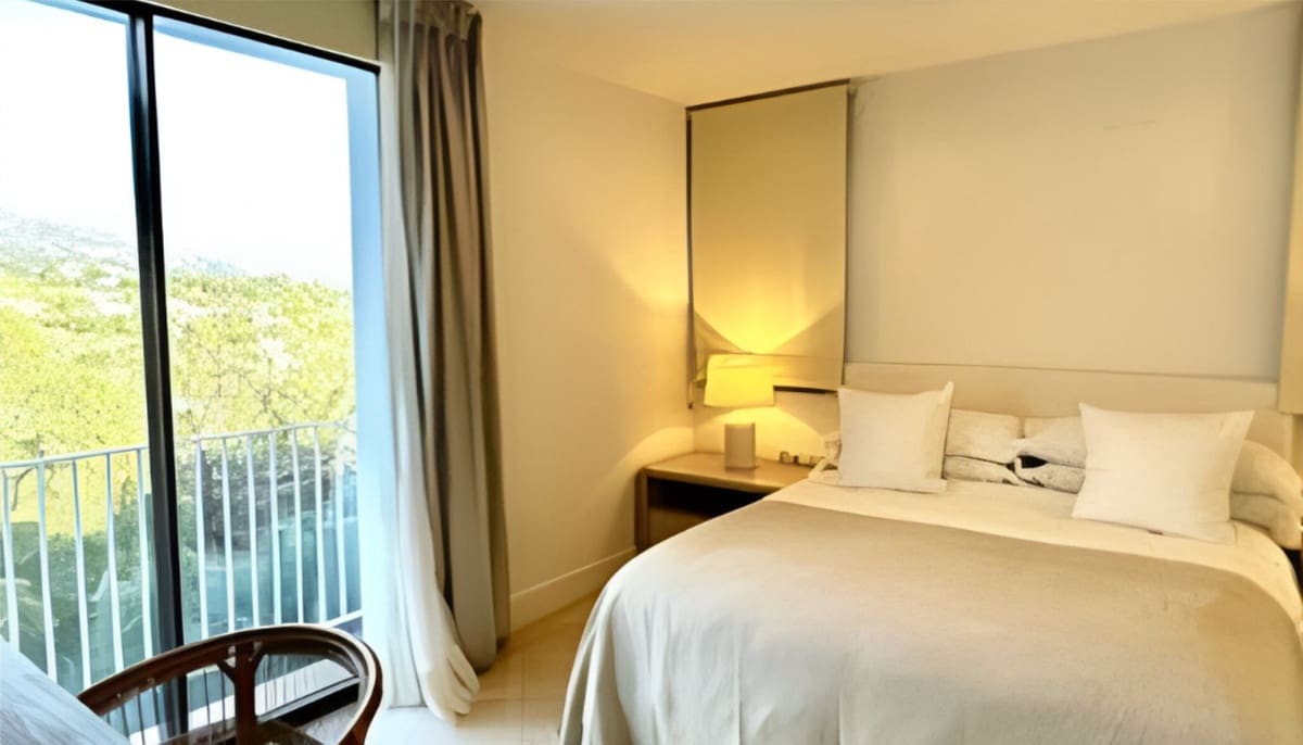 5 bedroom Villa for rent in Golden Mile with pool garage - € 17,000 (Ref: 9628073)