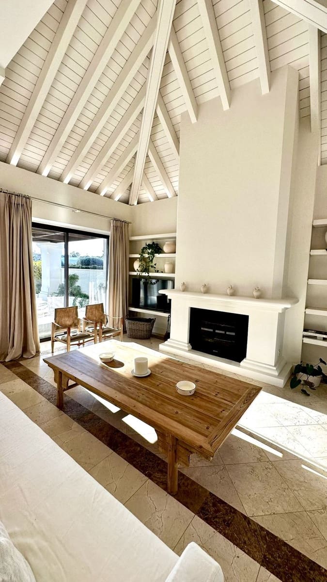 5 bedroom Villa for rent in Golden Mile with pool garage - € 15,000 (Ref: 9628073)