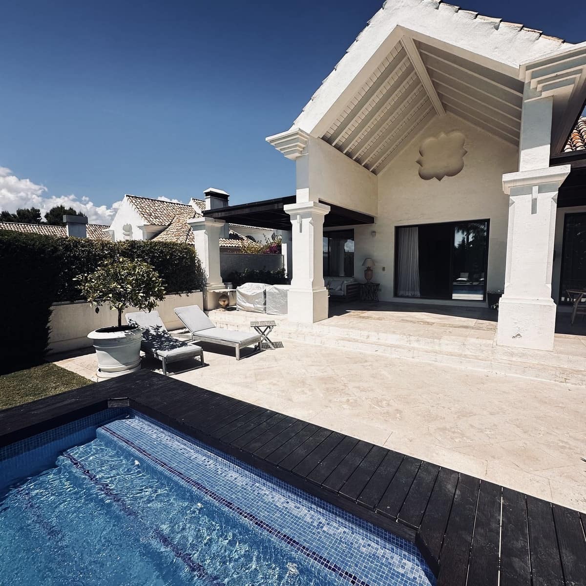 5 bedroom Villa for rent in Golden Mile with pool garage - € 15,000 (Ref: 9628073)