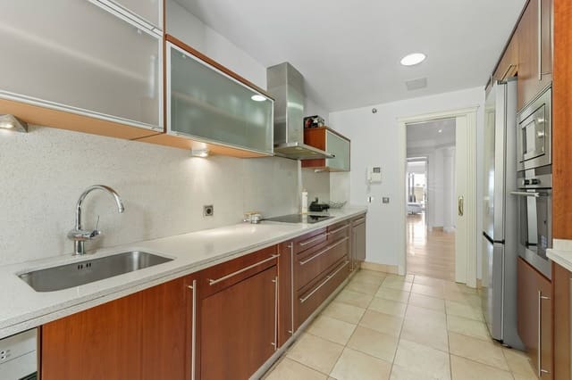 3 makuuhuone Huoneisto myytävänä paikassa Marbella mukana uima-altaan 
autotalli - 1 100 000 € (Ref: 9628074)