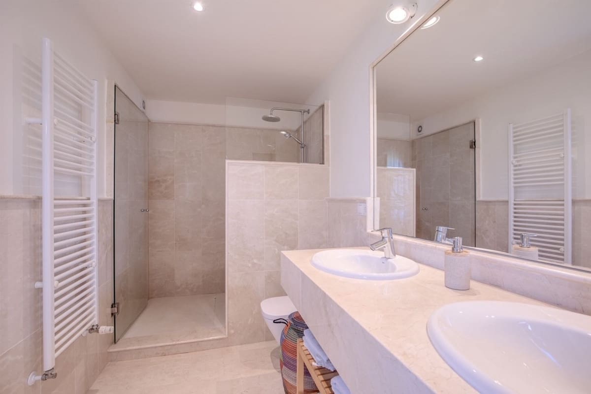 3 bedroom Villa for rent in Marbesa with pool garage - € 5,500 (Ref: 9628075)