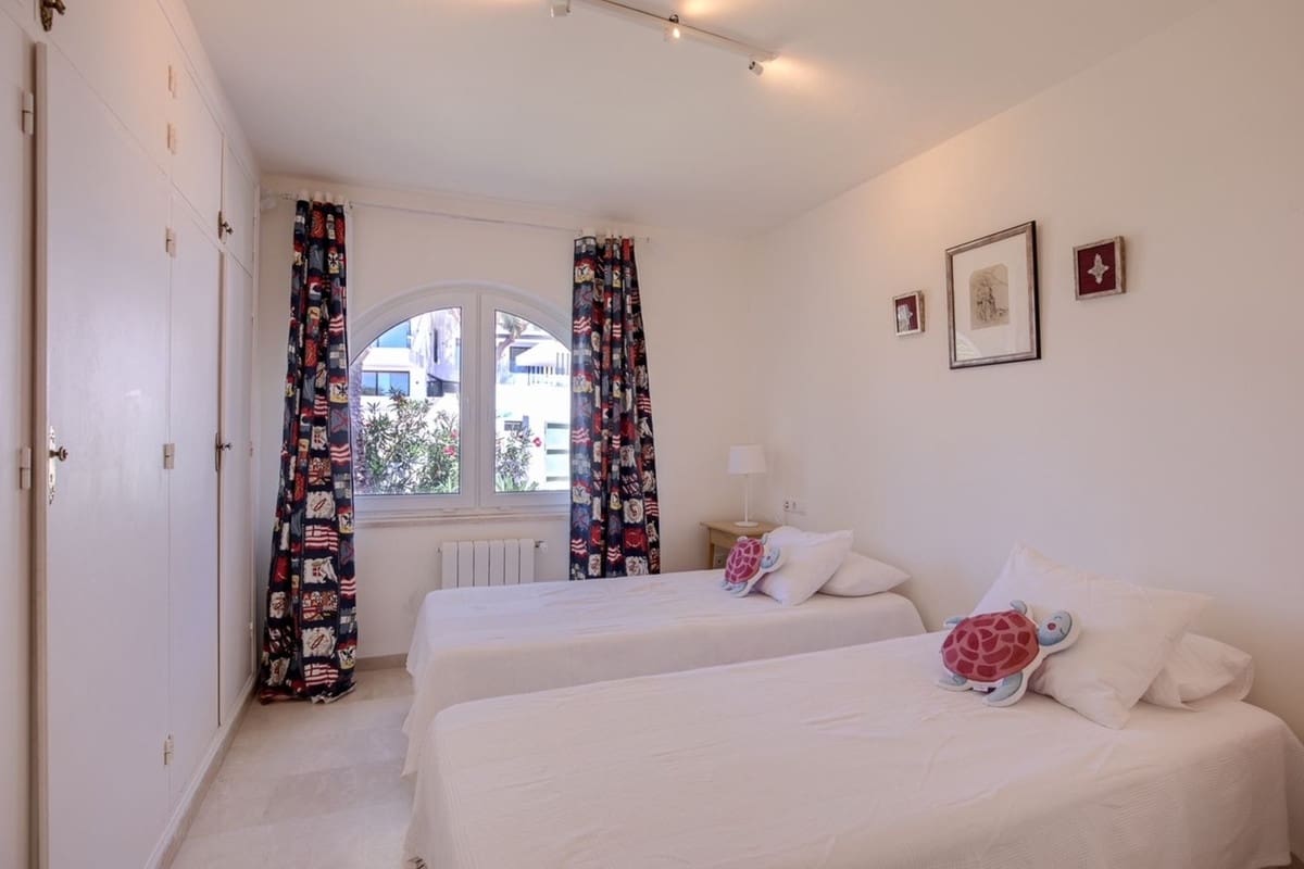 3 bedroom Villa for rent in Marbesa with pool garage - € 5,500 (Ref: 9628075)