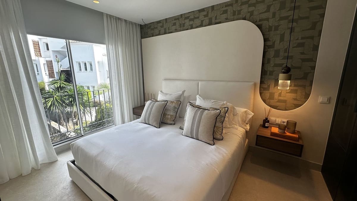 Apartamento de 3 habitaciones en Los Monteros en venta con piscina garaje - 2.450.000 € (Ref: 9628076)