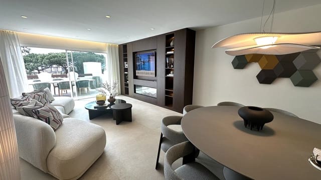 3 sypialnia Apartament na sprzedaż w Los Monteros, Marbella z basenem garażem - 2 450 000 € (Ref: 9628076)