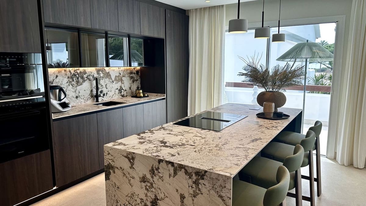 3 soverom Leilighet til salgs i Los Monteros med svømmebasseng garasje - € 2 450 000 (Ref: 9628076)