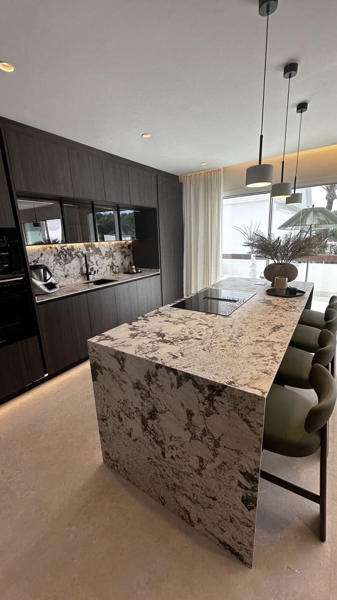 3 soverom Leilighet til salgs i Los Monteros med svømmebasseng garasje - € 2 450 000 (Ref: 9628076)