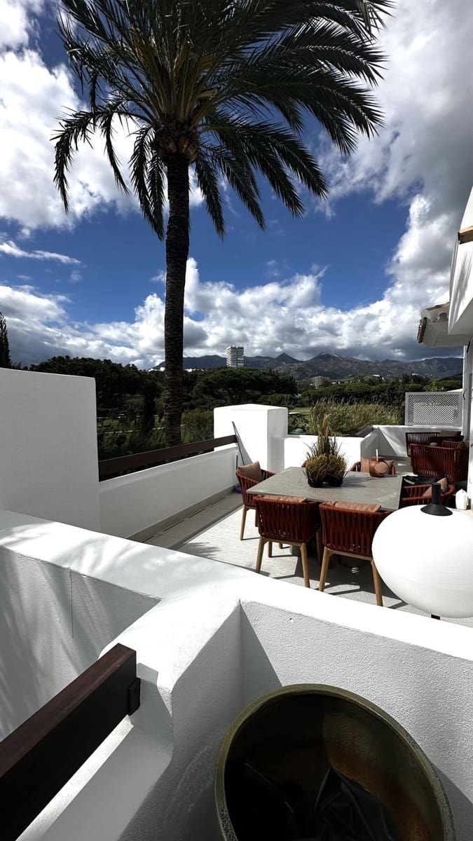 3 soverom Leilighet til salgs i Los Monteros med svømmebasseng garasje - € 2 450 000 (Ref: 9628076)