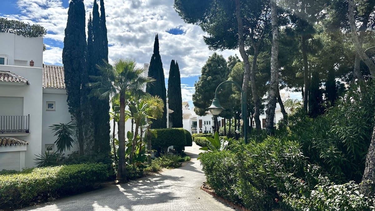 3 soverom Leilighet til salgs i Los Monteros med svømmebasseng garasje - € 2 450 000 (Ref: 9628076)