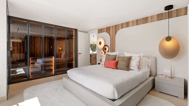 Apartamento de 3 habitaciones en Los Monteros, Marbella en venta con piscina garaje - 2.450.000 € (Ref: 9628076)