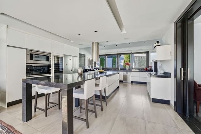 6 slaapkamer Villa te koop in Guadalmina Baja, Marbella met zwembad garage - € 5.900.000 (Ref: 9628077)