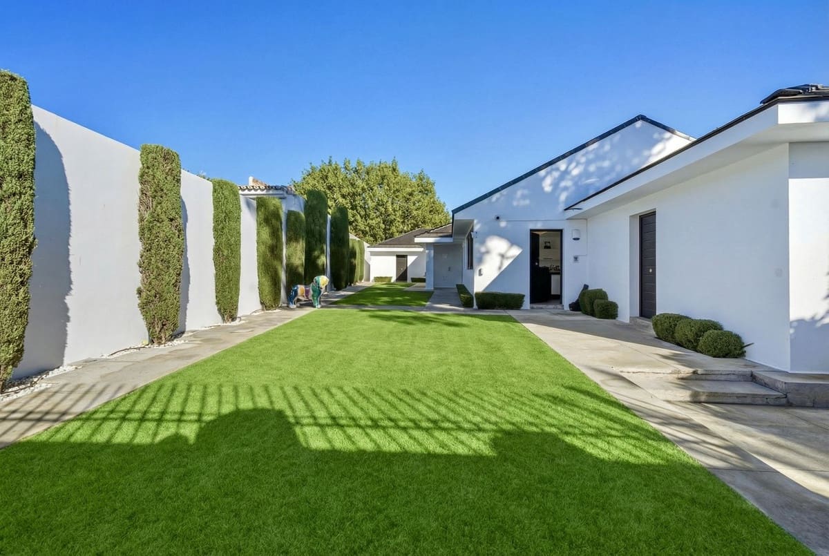 6 slaapkamer Villa te koop in Guadalmina met zwembad garage - € 5.900.000 (Ref: 9628077)