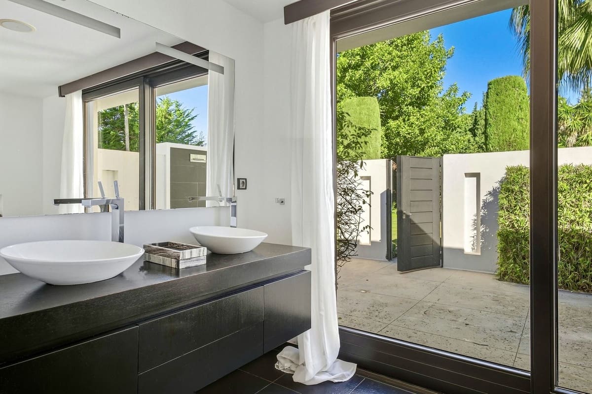 6 slaapkamer Villa te koop in Guadalmina met zwembad garage - € 5.900.000 (Ref: 9628077)