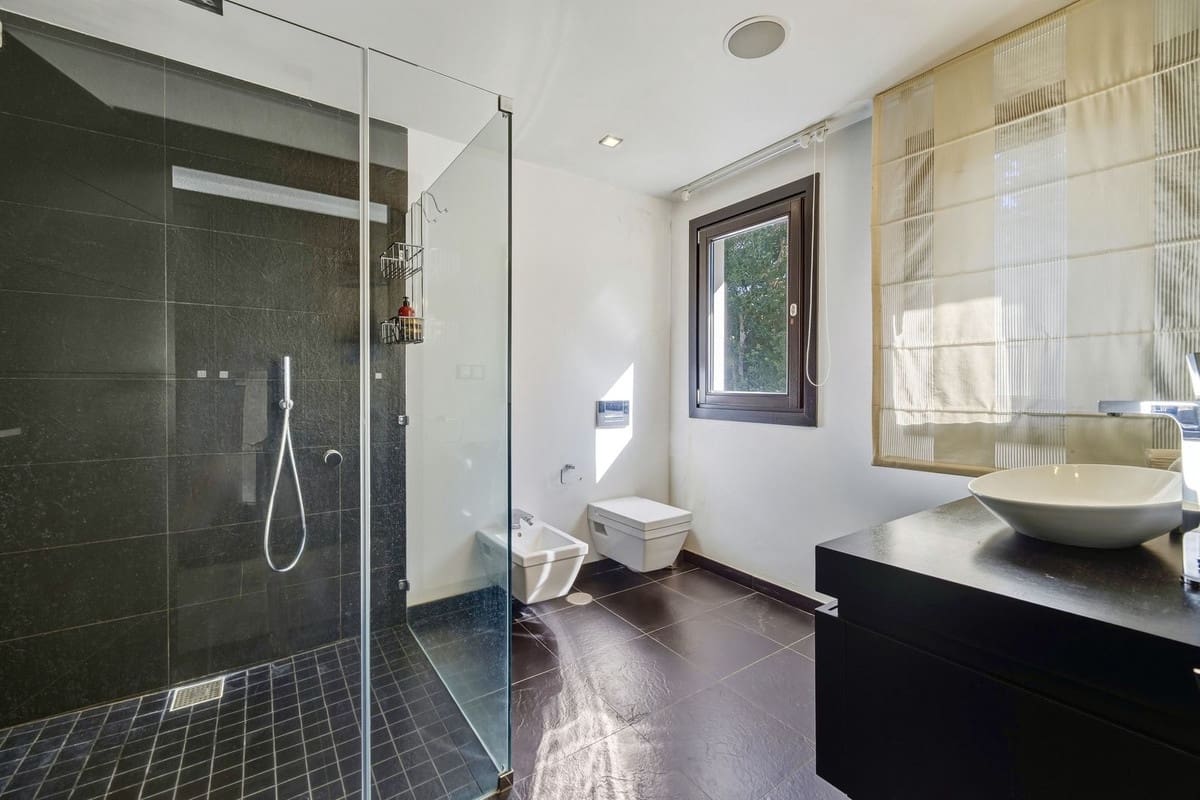 6 bedroom Villa for sale in Guadalmina with pool garage - € 5,900,000 (Ref: 9628077)