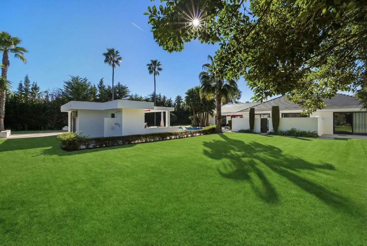 6 bedroom Villa for sale in Guadalmina with pool garage - € 5,900,000 (Ref: 9628077)