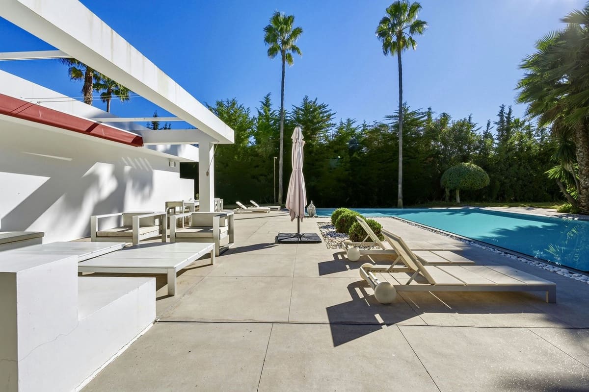 6 bedroom Villa for sale in Guadalmina with pool garage - € 5,900,000 (Ref: 9628077)