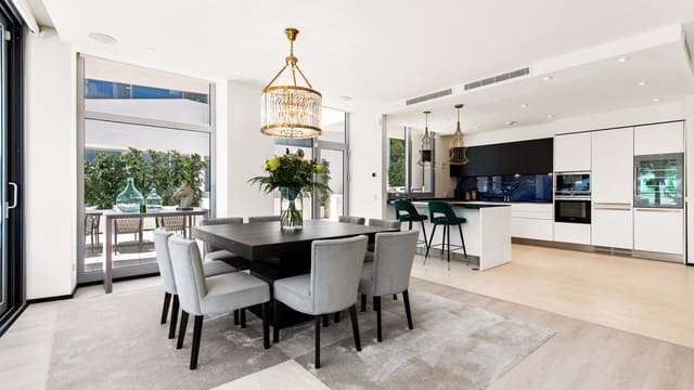 4 soverom Kjedet enebolig til salgs i Marbella med svømmebasseng garasje - € 3 000 000 (Ref: 9628078)