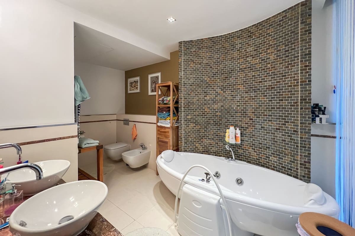 4 makuuhuone Paritalo myytävänä paikassa Marbella mukana uima-altaan 
autotalli - 3 000 000 € (Ref: 9628078)