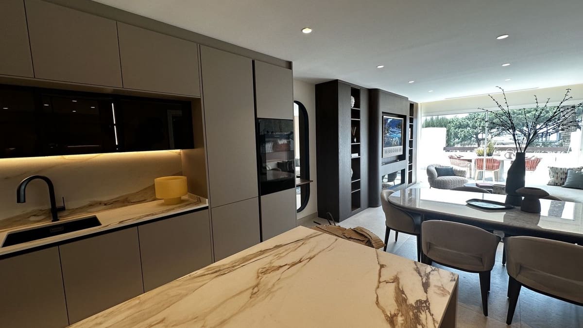 3 soverom Leilighet til salgs i Los Monteros med svømmebasseng garasje - € 2 250 000 (Ref: 9628079)