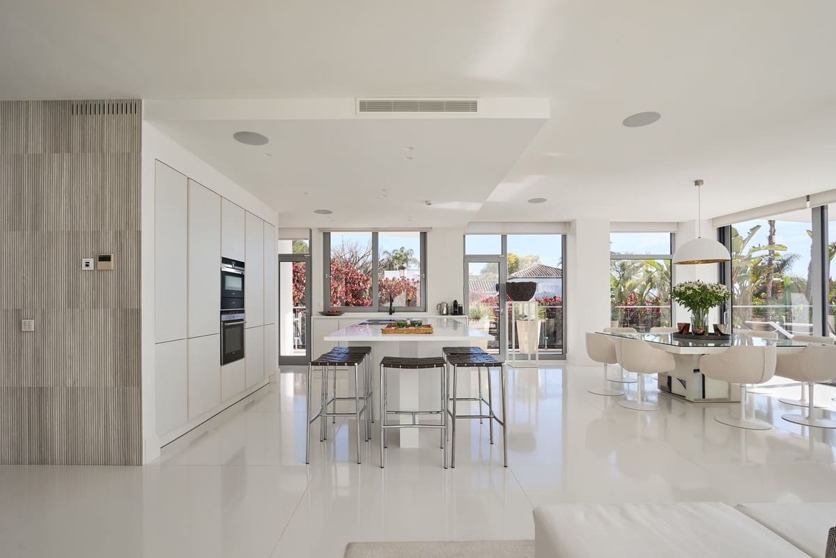 4 soverom Kjedet enebolig til salgs i Marbella med svømmebasseng garasje - € 3 950 000 (Ref: 9628080)