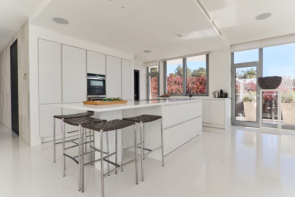 4 soverom Kjedet enebolig til salgs i Marbella med svømmebasseng garasje - € 3 950 000 (Ref: 9628080)