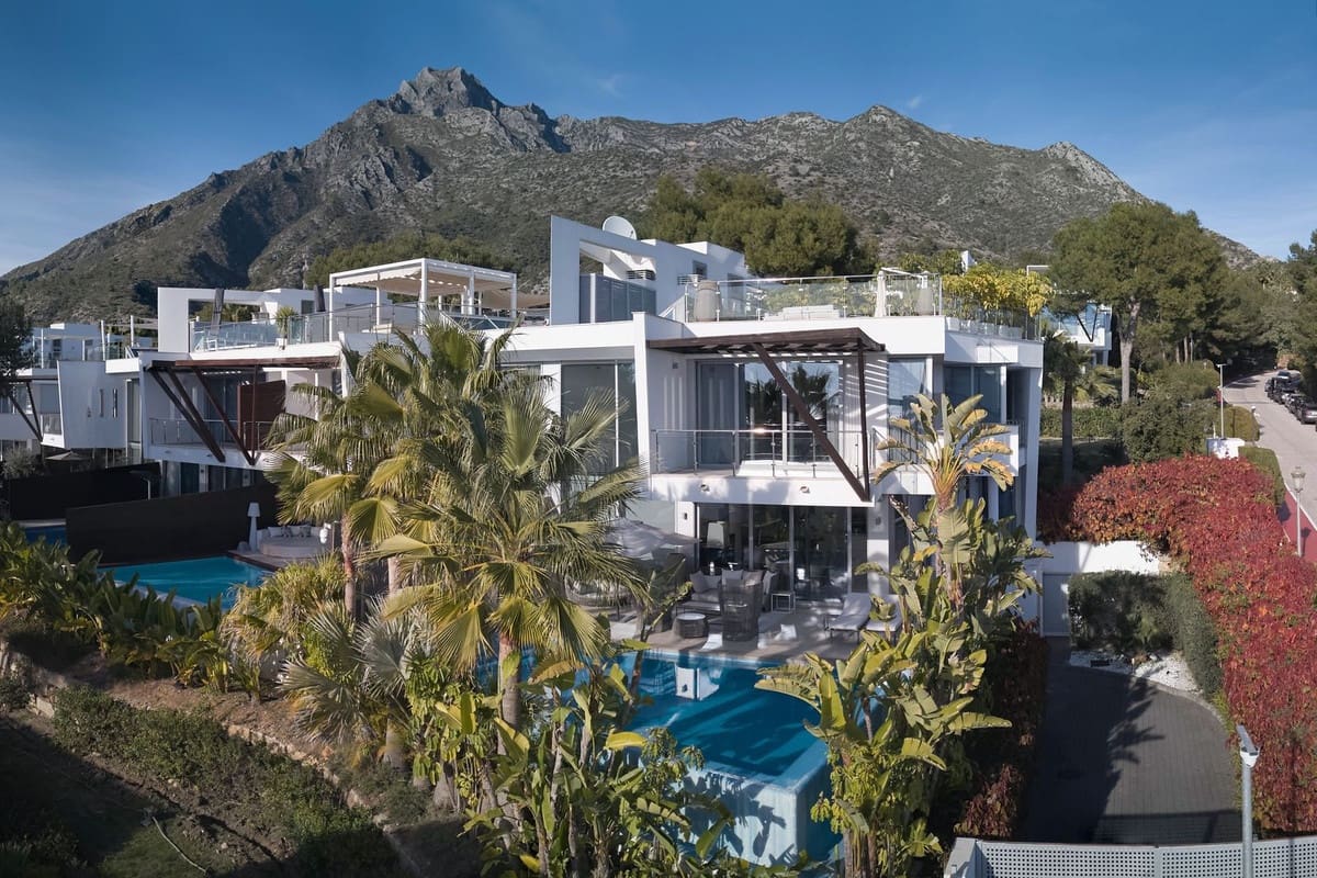 4 soverom Kjedet enebolig til salgs i Marbella med svømmebasseng garasje - € 3 950 000 (Ref: 9628080)