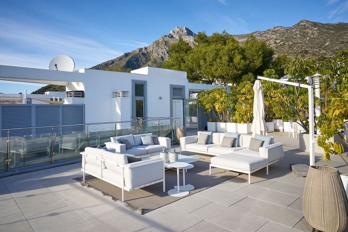 4 soverom Kjedet enebolig til salgs i Marbella med svømmebasseng garasje - € 3 950 000 (Ref: 9628080)