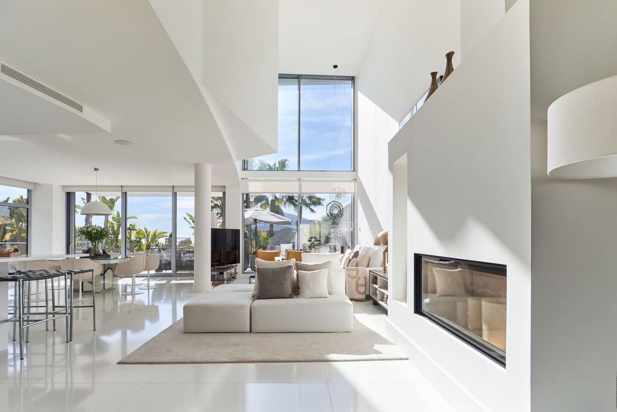 4 bedroom Semi-detached Villa for sale in Marbella with pool garage - € 3,950,000 (Ref: 9628080)