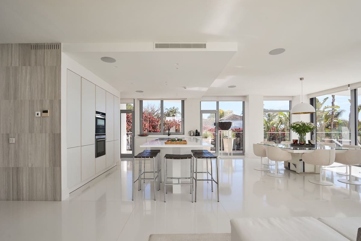 4 bedroom Semi-detached Villa for sale in Marbella with pool garage - € 3,950,000 (Ref: 9628080)