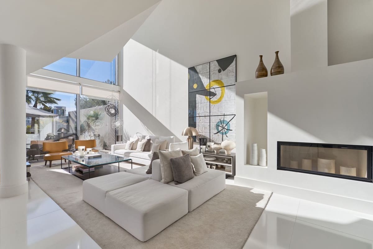 4 bedroom Semi-detached Villa for sale in Marbella with pool garage - € 3,950,000 (Ref: 9628080)