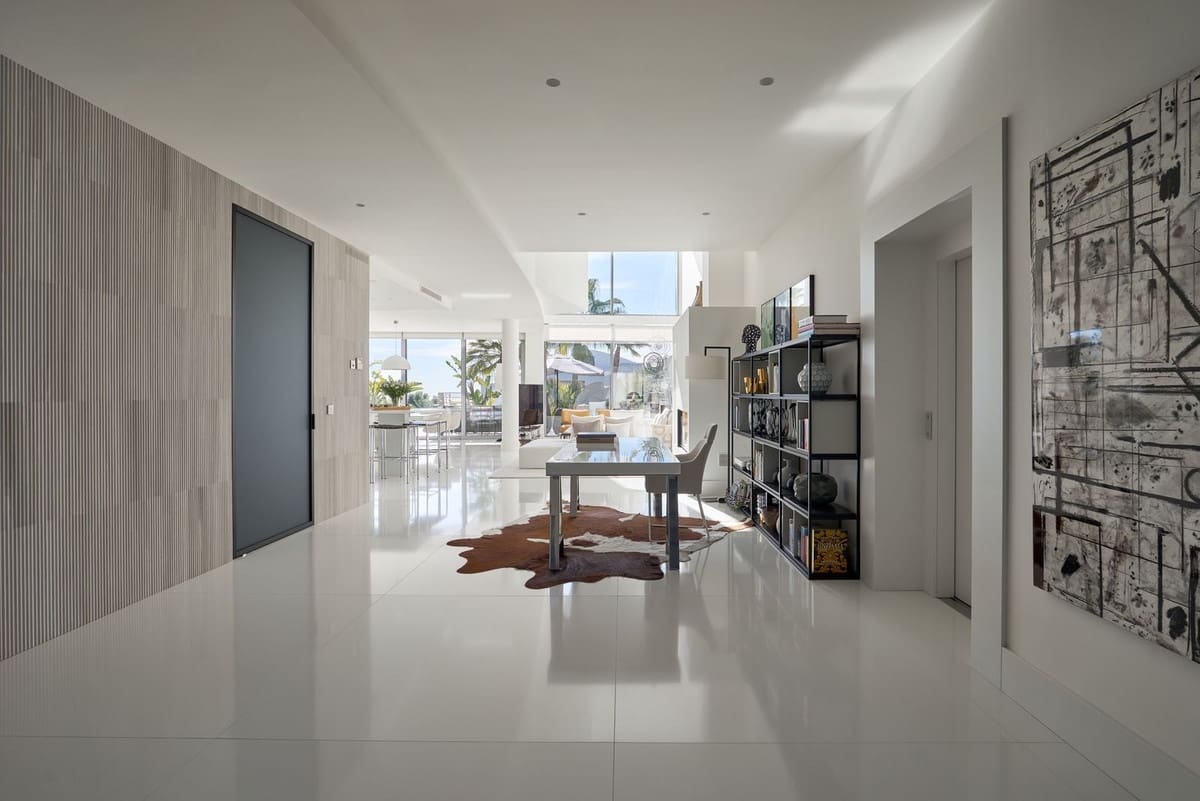 4 bedroom Semi-detached Villa for sale in Marbella with pool garage - € 3,950,000 (Ref: 9628080)