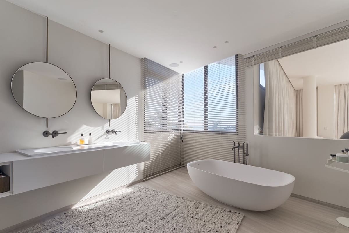 4 bedroom Semi-detached Villa for sale in Marbella with pool garage - € 3,950,000 (Ref: 9628080)