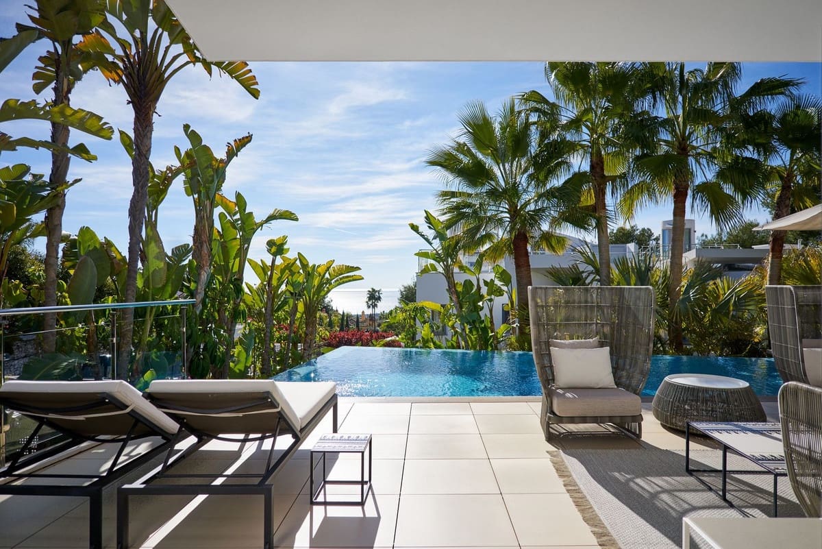 4 bedroom Semi-detached Villa for sale in Marbella with pool garage - € 3,950,000 (Ref: 9628080)