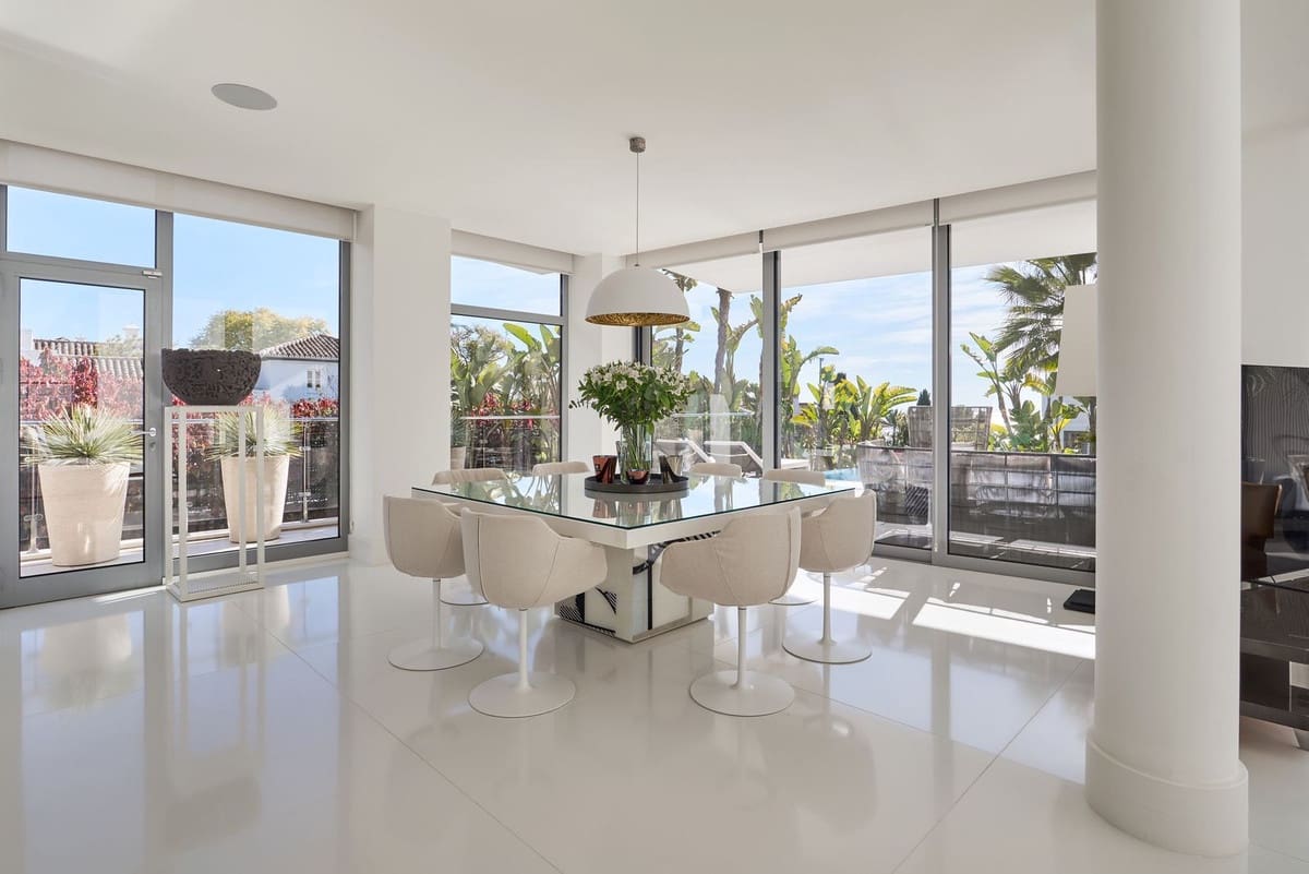 4 bedroom Semi-detached Villa for sale in Marbella with pool garage - € 3,950,000 (Ref: 9628080)