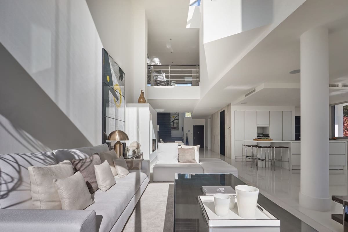 4 bedroom Semi-detached Villa for sale in Marbella with pool garage - € 3,950,000 (Ref: 9628080)