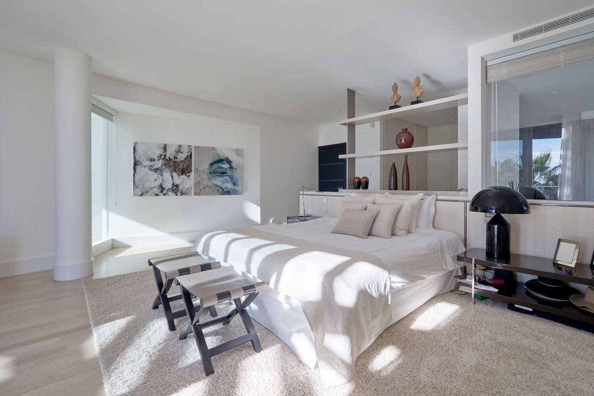 4 bedroom Semi-detached Villa for sale in Marbella with pool garage - € 3,950,000 (Ref: 9628080)