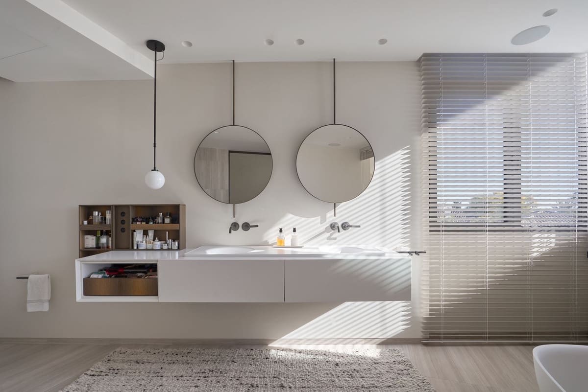 4 bedroom Semi-detached Villa for sale in Marbella with pool garage - € 3,950,000 (Ref: 9628080)