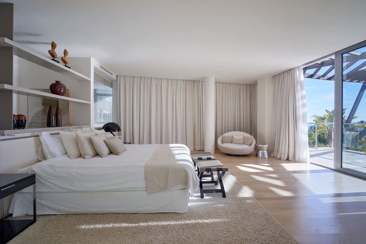 4 bedroom Semi-detached Villa for sale in Marbella with pool garage - € 3,950,000 (Ref: 9628080)