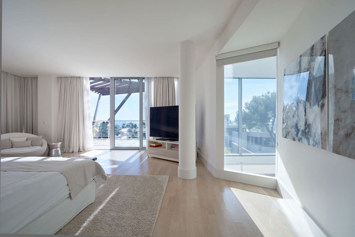 4 bedroom Semi-detached Villa for sale in Marbella with pool garage - € 3,950,000 (Ref: 9628080)