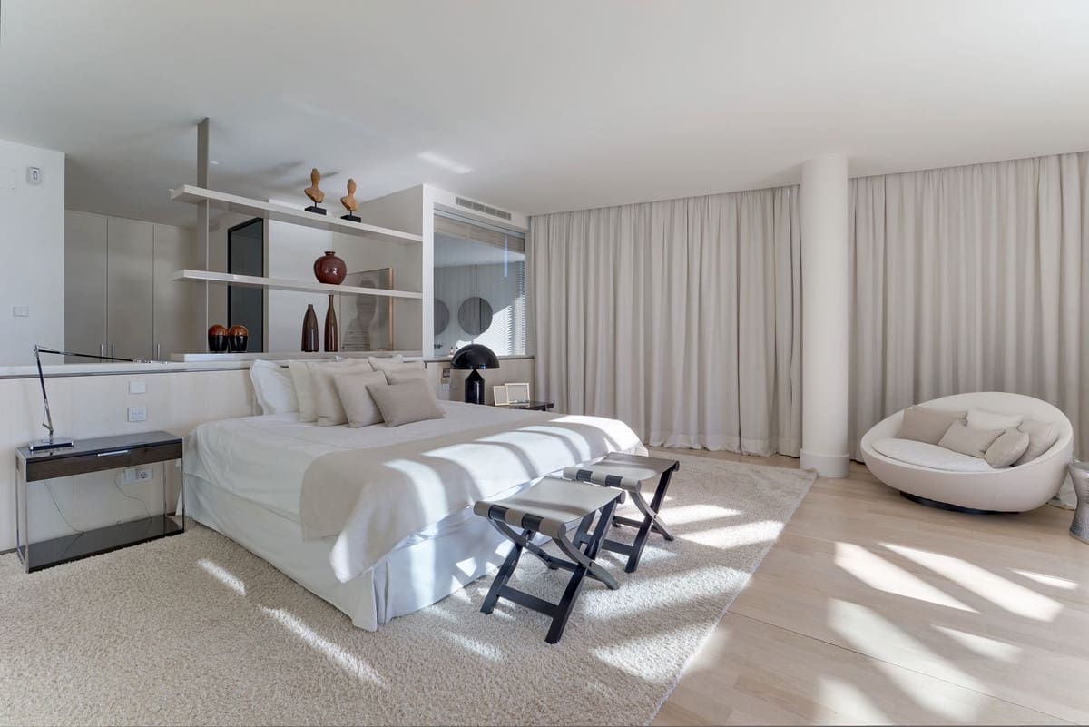 4 bedroom Semi-detached Villa for sale in Marbella with pool garage - € 3,950,000 (Ref: 9628080)