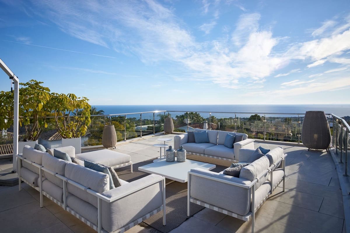 4 bedroom Semi-detached Villa for sale in Marbella with pool garage - € 3,950,000 (Ref: 9628080)