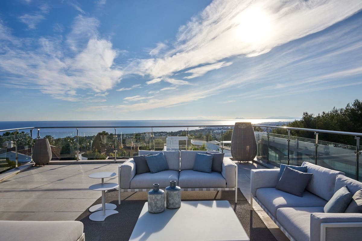 4 bedroom Semi-detached Villa for sale in Marbella with pool garage - € 3,950,000 (Ref: 9628080)