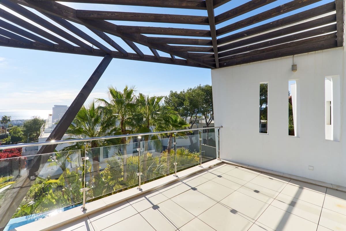 4 bedroom Semi-detached Villa for sale in Marbella with pool garage - € 3,950,000 (Ref: 9628080)