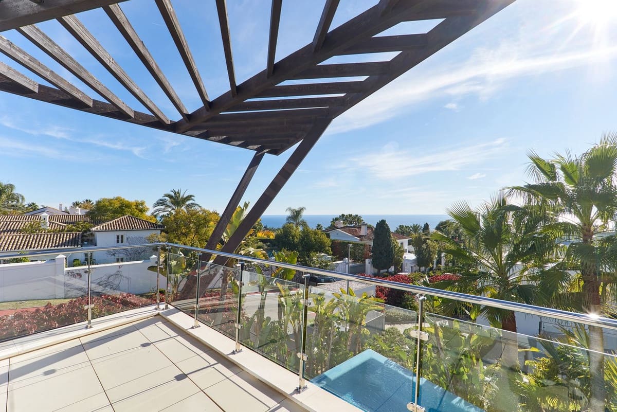 4 bedroom Semi-detached Villa for sale in Marbella with pool garage - € 3,950,000 (Ref: 9628080)