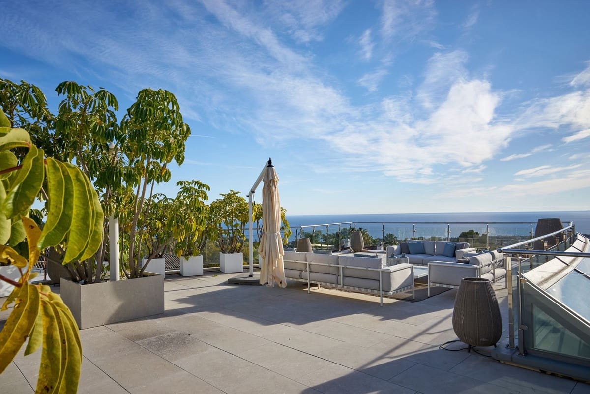 4 bedroom Semi-detached Villa for sale in Marbella with pool garage - € 3,950,000 (Ref: 9628080)